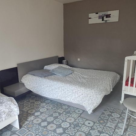 Maison Plain Pied, 2 Chambres, Longere Typique , Fraiche, Dans Bourg Avec Tous Commerces Lucay-le-Male Exterior photo