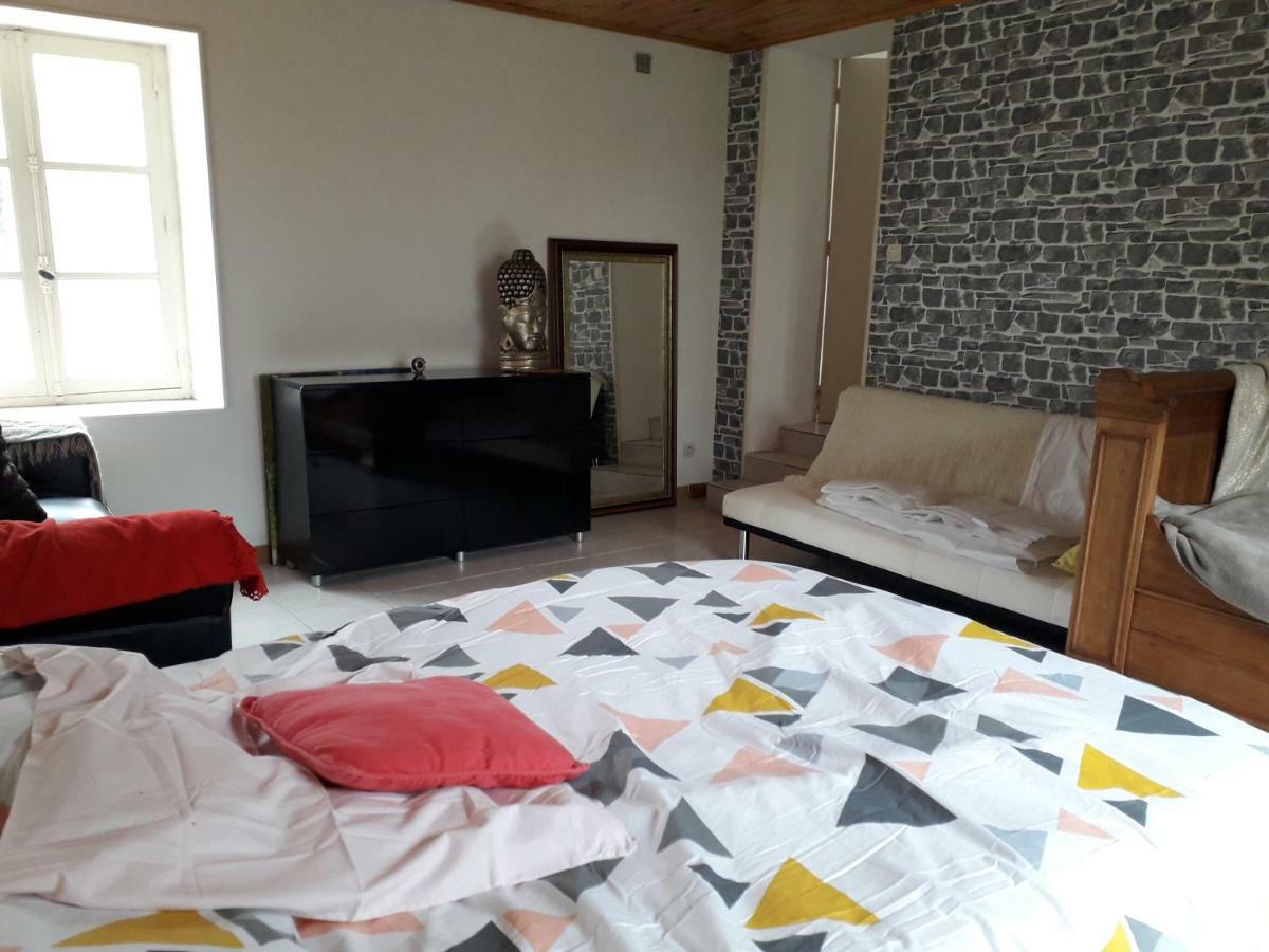 Maison Plain Pied, 2 Chambres, Longere Typique , Fraiche, Dans Bourg Avec Tous Commerces Lucay-le-Male Exterior photo
