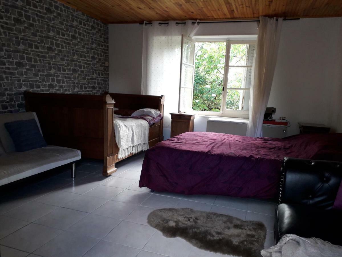 Maison Plain Pied, 2 Chambres, Longere Typique , Fraiche, Dans Bourg Avec Tous Commerces Lucay-le-Male Exterior photo
